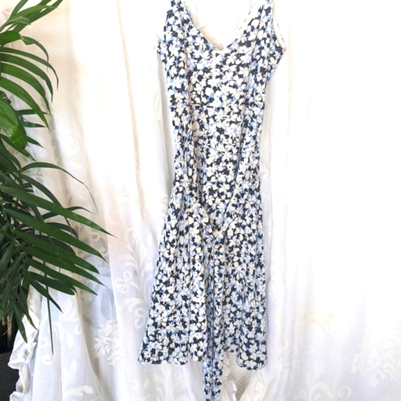 TUSSAH Size 12 Blue & White Floral Halter V-neck Fit & Flare - Picture 3 of 11